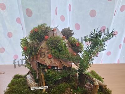 Сказочный домик в лесу